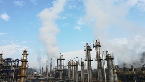 川維化工聚乙烯醇運(yùn)行部班協(xié)技協(xié)聯(lián)手深入推行“手指口述”操作法